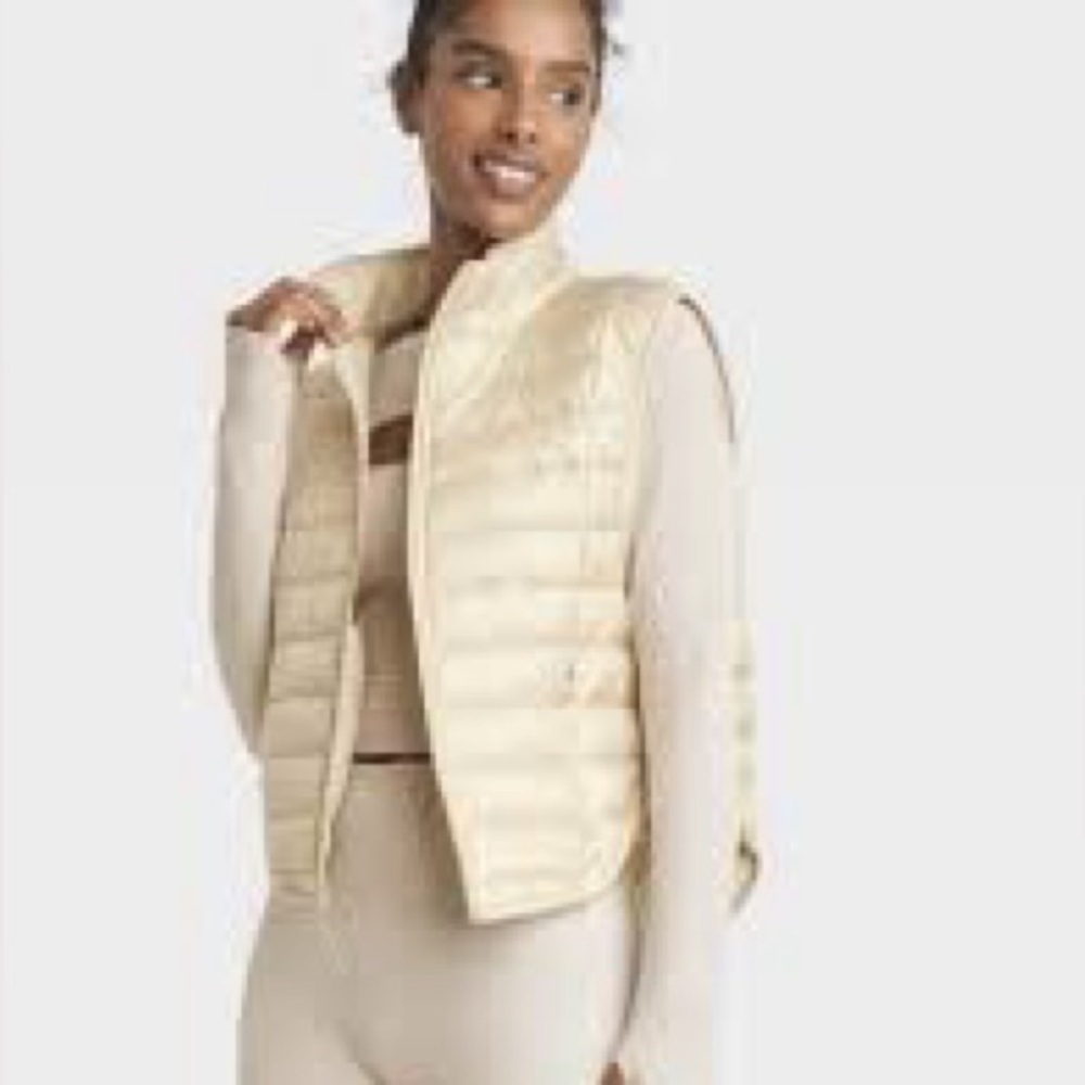 Ivory JoyLab Quilted Puffer Vest Size Medium